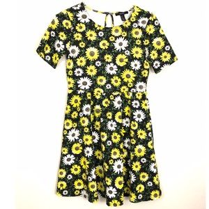 🆕 ❗️Forever 21 Daisies Cotton Skater Dress